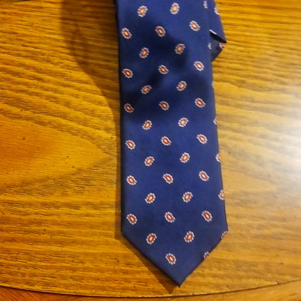 Land's End Dark Blue Medallion Pattern 100% Silk Tie